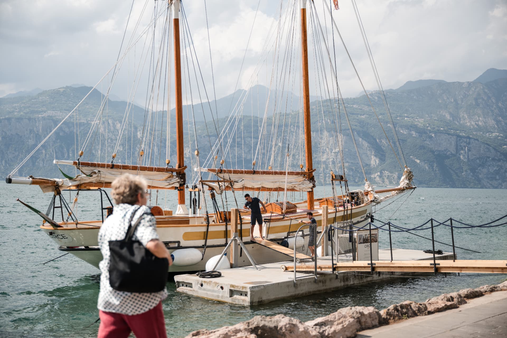 Historisches Segelschiff am Anleger